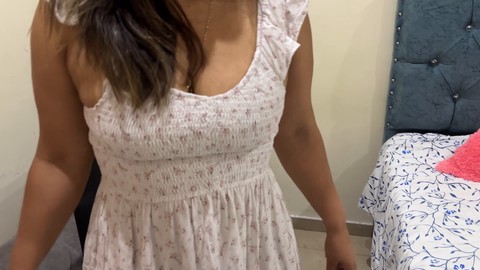 Descubrir a mi madrastra teniendo sexo lleva a una sesión de garganta profunda con la latina Vanessa.