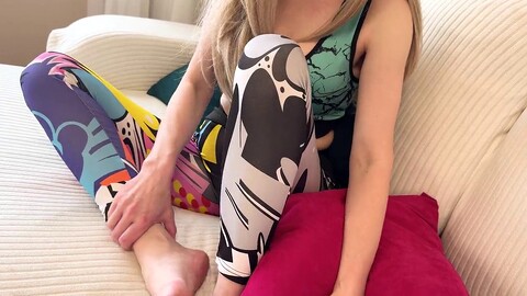 Arina Mills se fait baiser sa chatte vierge serrée en position missionnaire.