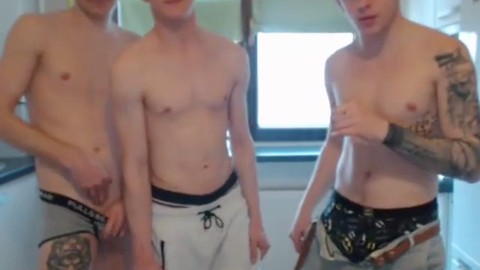 Jason Valencia, Amateur-Twink Castiell bekommt einen heißen Handjob vor der Webcam