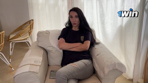 Ein heißes Fotoshooting mit meiner heißen Stiefmutter verwandelt sich in ein leidenschaftliches Sexfest.