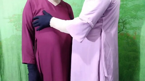 Das junge Mädchen Puja-Queen11 genießt ihre erste Erfahrung beim Sex.