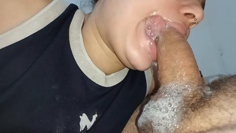 Top vidéos de sexe Pinay : cul mouillé domine l'anal