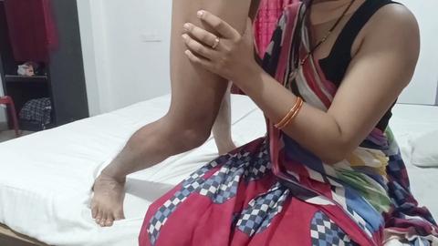 El romance ardiente de la chica india con su asistente